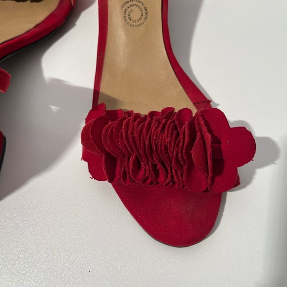2/40$ 🛍 Red short heels 👠 - Picture 2 of 3